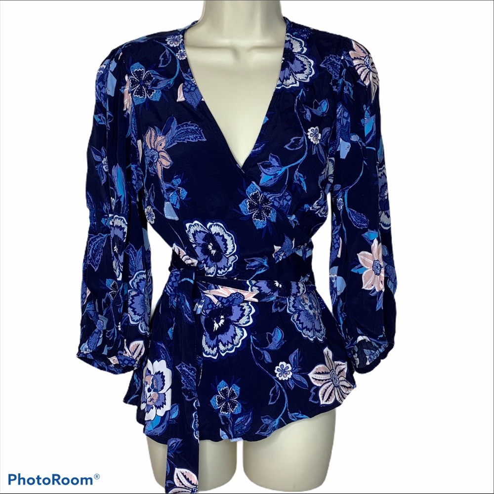 GAP Top Women’s Blue Floral Wrap blouse size medium NWT